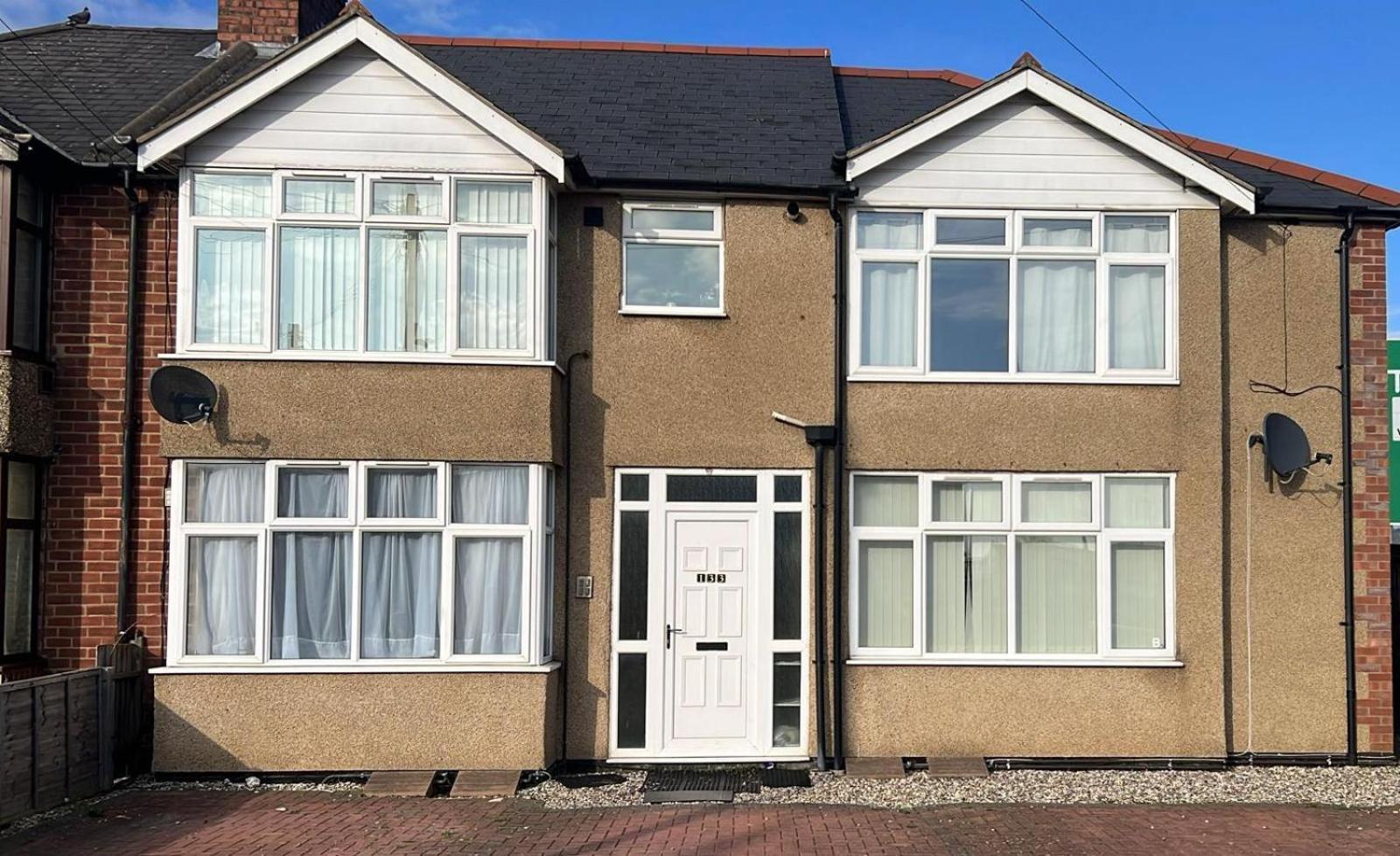 133C Hibrid Home Oxford Exterior photo